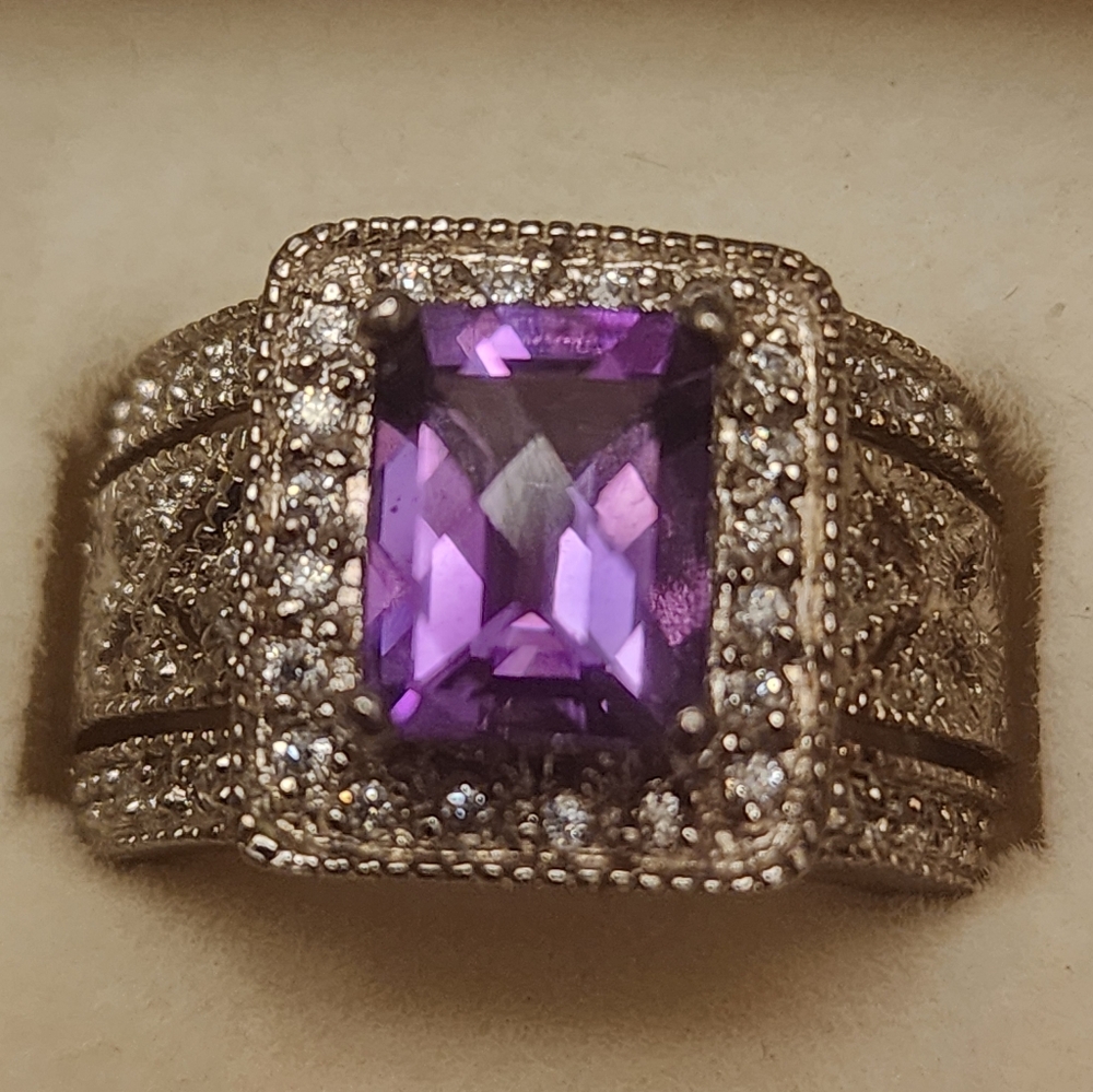 NIB AMETHYST RING